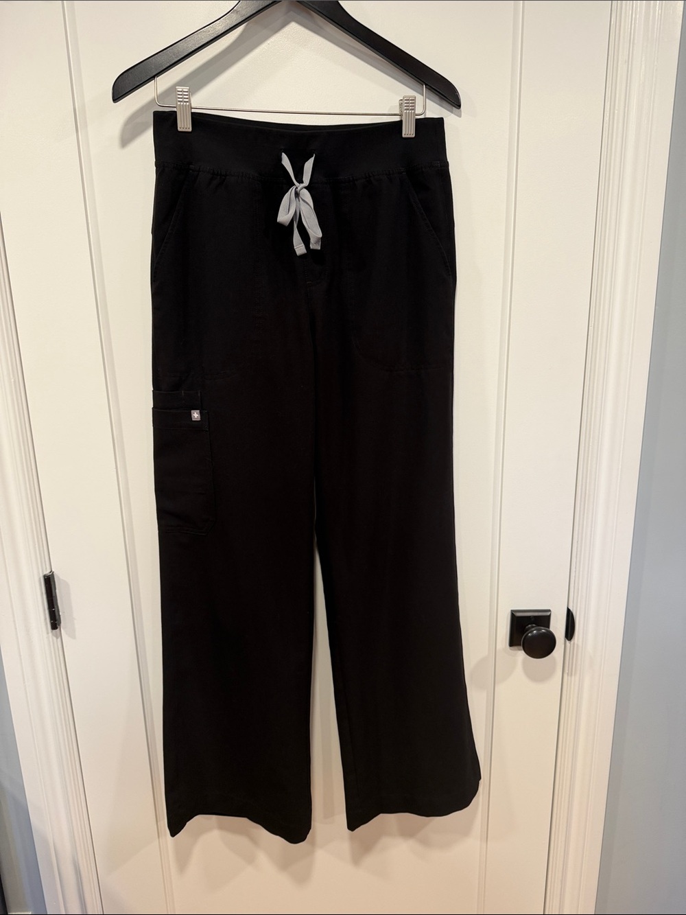 Women’s Figs Black Isabella Wide-Leg Scrub Pants Medium Black